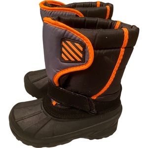 Snow boots boys size 12